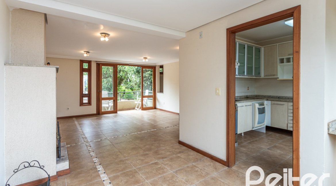 Casa em Condomínio à venda com 270m², 3 dormitórios, 1 suíte, 3 vagas, no bairro Jardim Isabel em PORTO ALEGRE