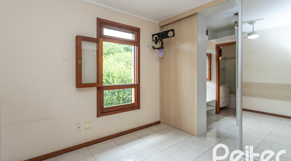 Casa em Condomínio à venda com 270m², 3 dormitórios, 1 suíte, 3 vagas, no bairro Jardim Isabel em PORTO ALEGRE