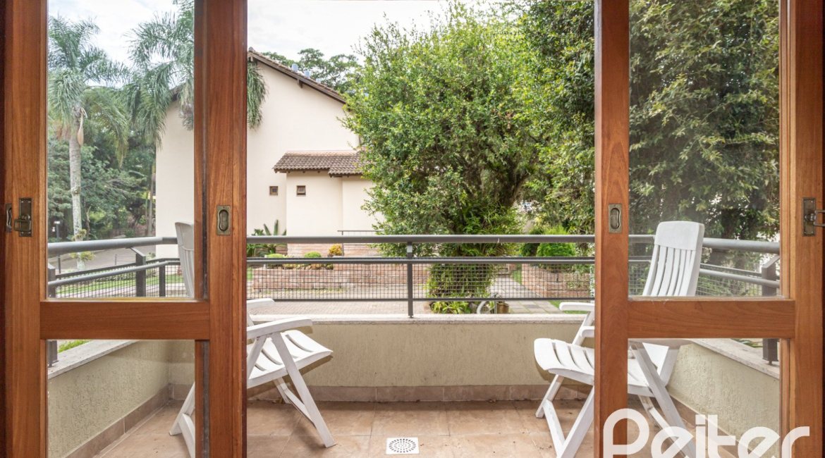 Casa em Condomínio à venda com 270m², 3 dormitórios, 1 suíte, 3 vagas, no bairro Jardim Isabel em PORTO ALEGRE