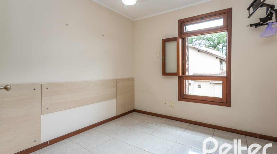 Casa em Condomínio à venda com 270m², 3 dormitórios, 1 suíte, 3 vagas, no bairro Jardim Isabel em PORTO ALEGRE