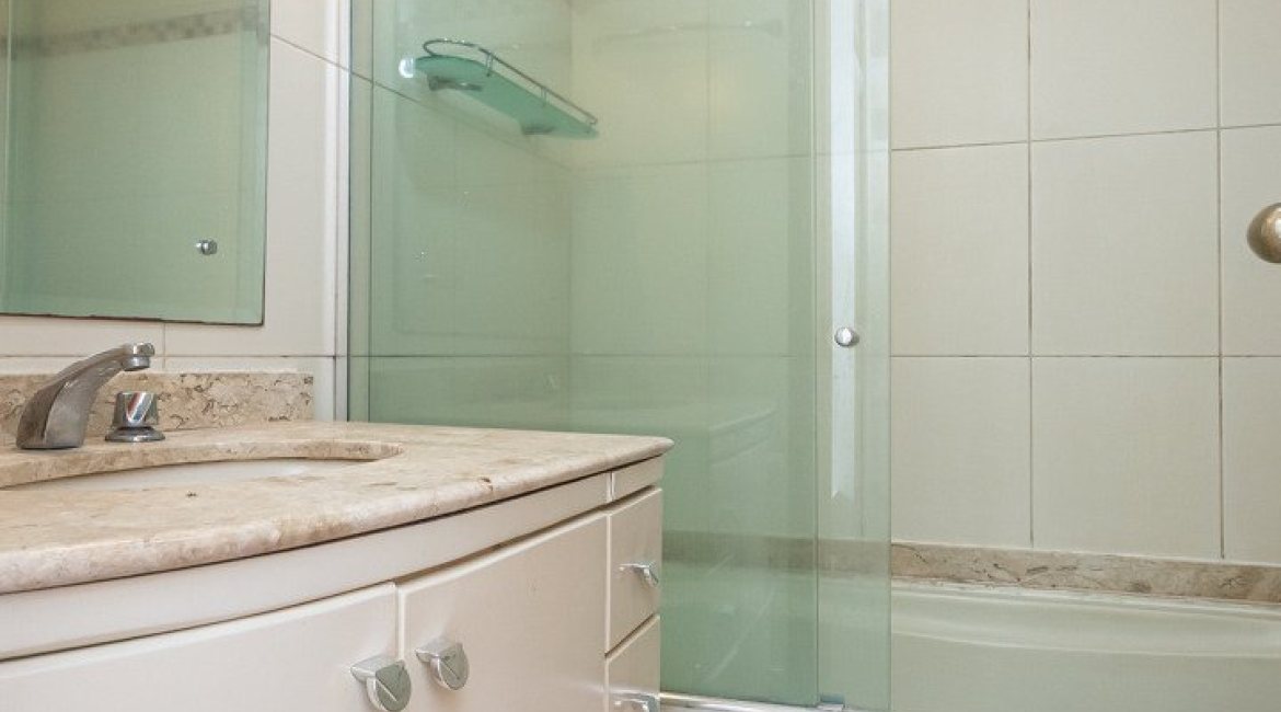 Casa em Condomínio à venda com 270m², 3 dormitórios, 1 suíte, 3 vagas, no bairro Jardim Isabel em PORTO ALEGRE