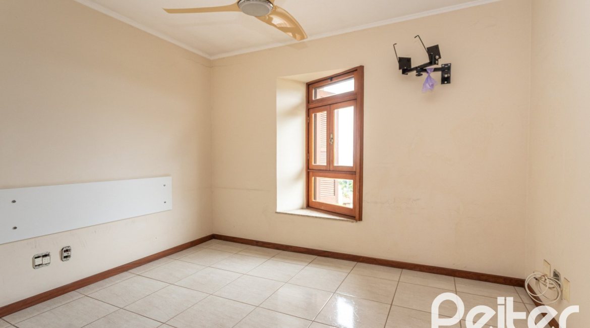 Casa em Condomínio à venda com 270m², 3 dormitórios, 1 suíte, 3 vagas, no bairro Jardim Isabel em PORTO ALEGRE