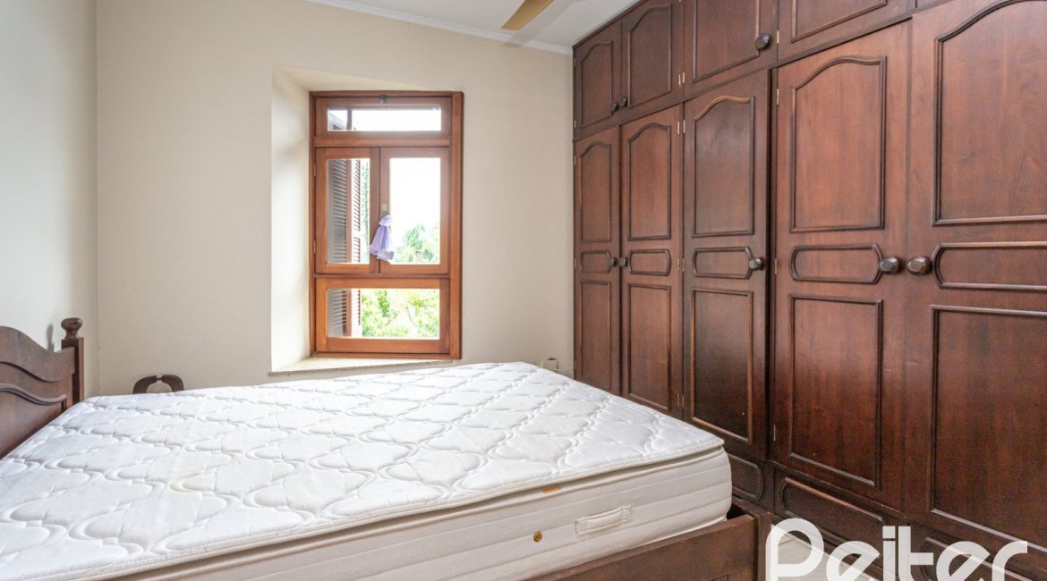 Casa em Condomínio à venda com 270m², 3 dormitórios, 1 suíte, 3 vagas, no bairro Jardim Isabel em PORTO ALEGRE