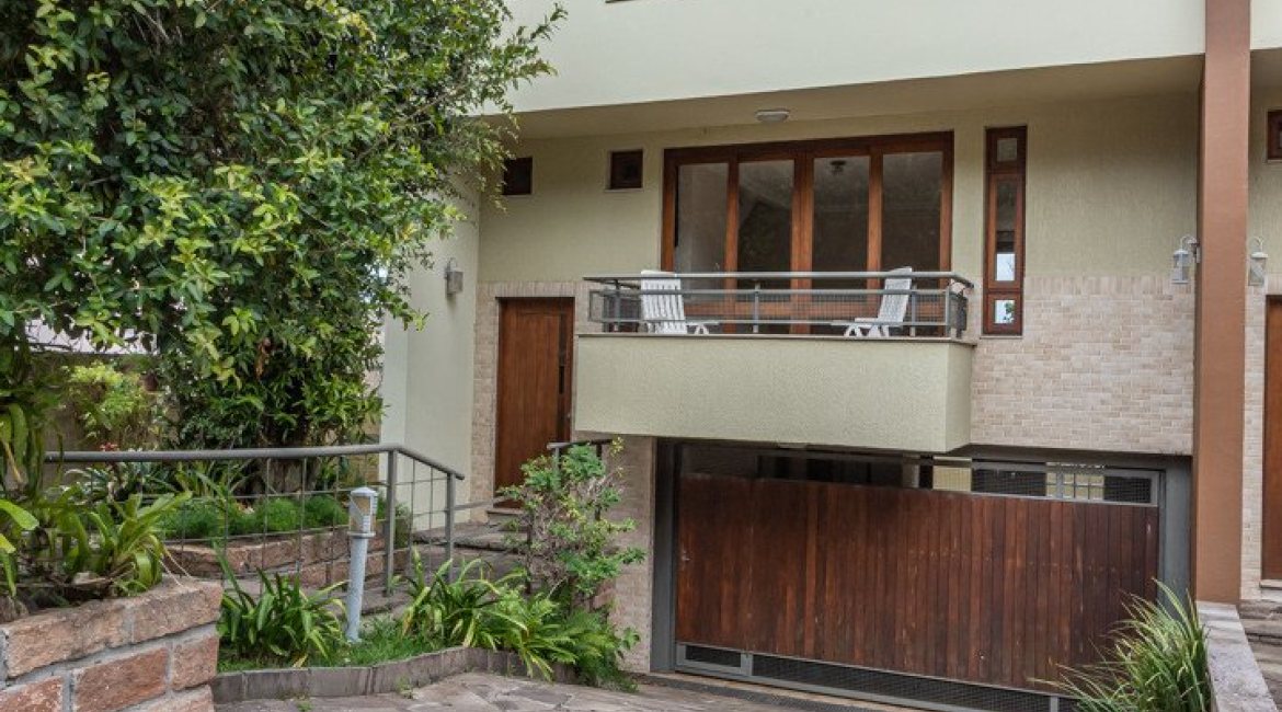 Casa em Condomínio à venda com 270m², 3 dormitórios, 1 suíte, 3 vagas, no bairro Jardim Isabel em PORTO ALEGRE