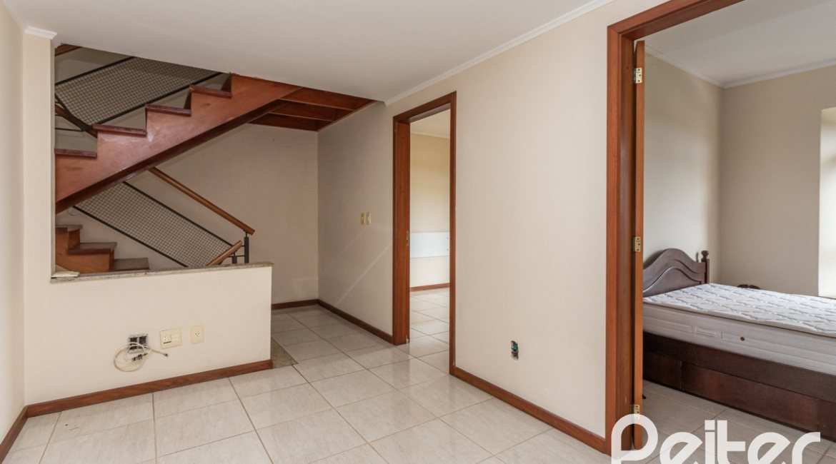 Casa em Condomínio à venda com 270m², 3 dormitórios, 1 suíte, 3 vagas, no bairro Jardim Isabel em PORTO ALEGRE