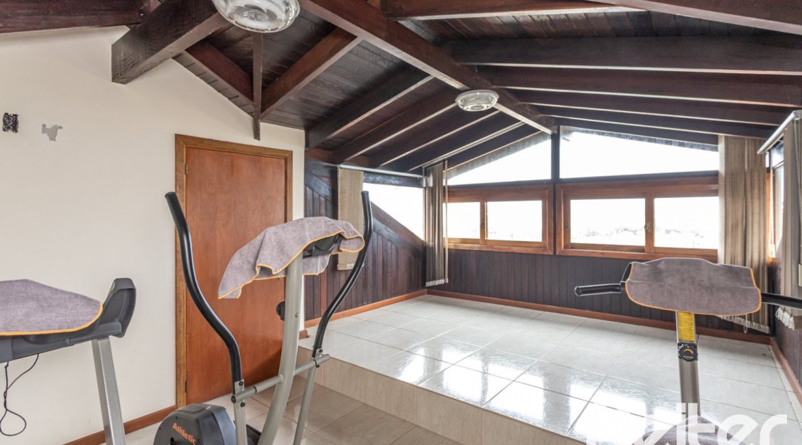 Casa em Condomínio à venda com 270m², 3 dormitórios, 1 suíte, 3 vagas, no bairro Jardim Isabel em PORTO ALEGRE