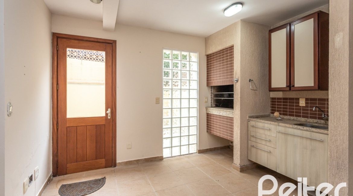 Casa em Condomínio à venda com 270m², 3 dormitórios, 1 suíte, 3 vagas, no bairro Jardim Isabel em PORTO ALEGRE