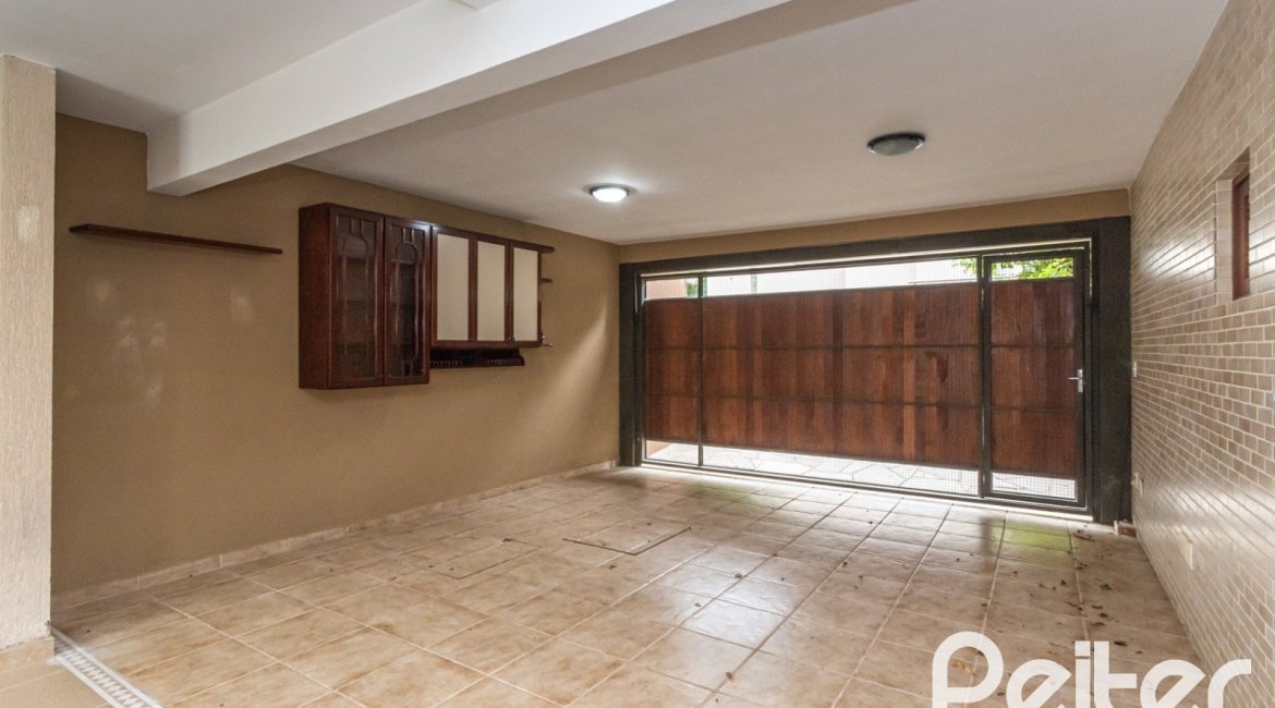 Casa em Condomínio à venda com 270m², 3 dormitórios, 1 suíte, 3 vagas, no bairro Jardim Isabel em PORTO ALEGRE