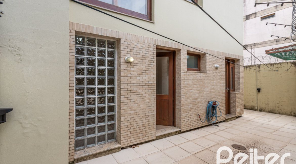 Casa em Condomínio à venda com 270m², 3 dormitórios, 1 suíte, 3 vagas, no bairro Jardim Isabel em PORTO ALEGRE