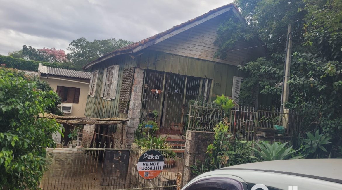 Terreno à venda com 322m², no bairro Tristeza em Porto Alegre