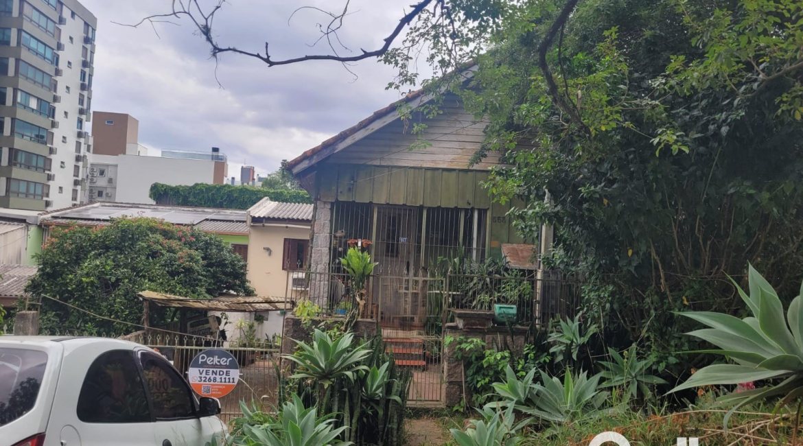 Terreno à venda com 322m², no bairro Tristeza em Porto Alegre