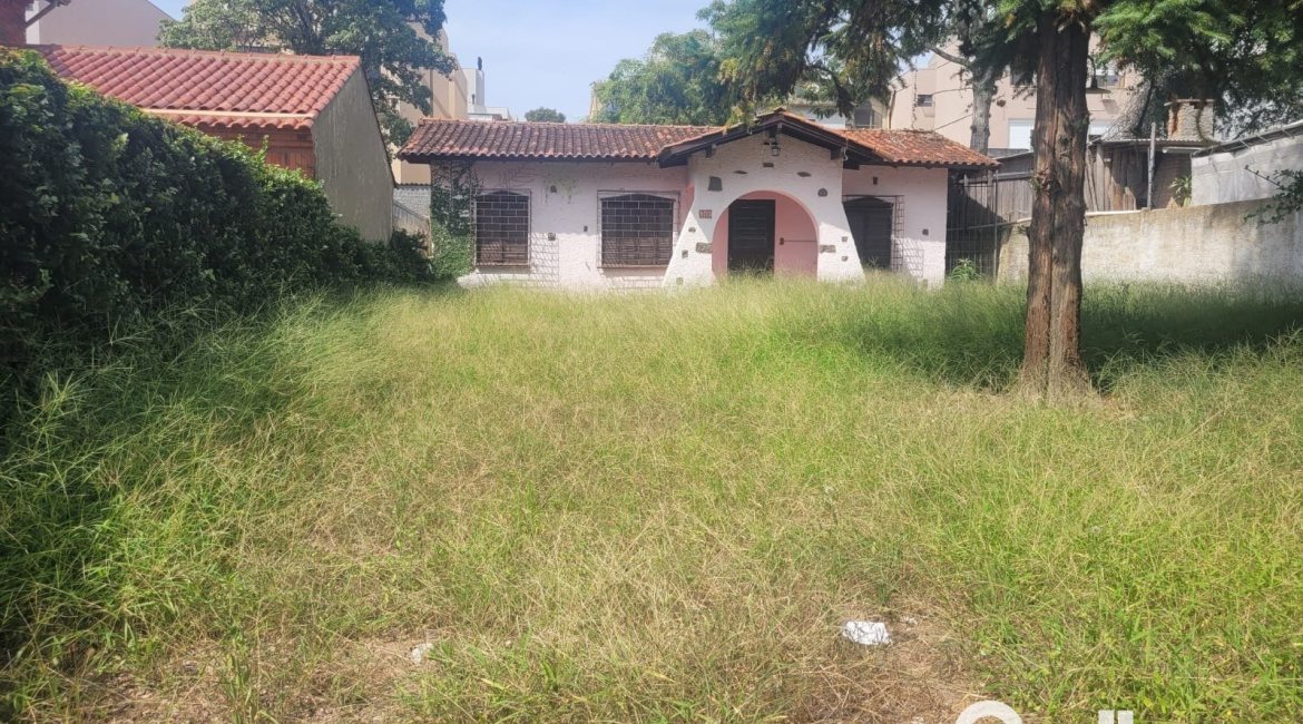 Terreno à venda, no bairro Tristeza em Porto Alegre