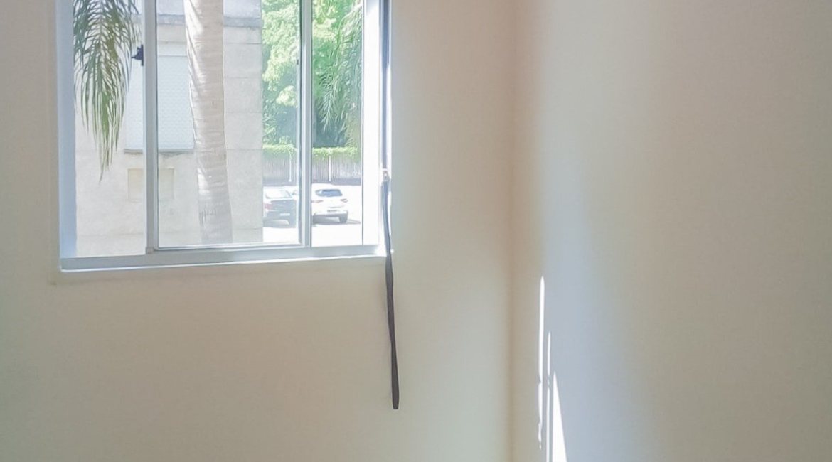 Apartamento à venda com 45m², 2 dormitórios, 1 vaga, no bairro Ipanema em PORTO ALEGRE