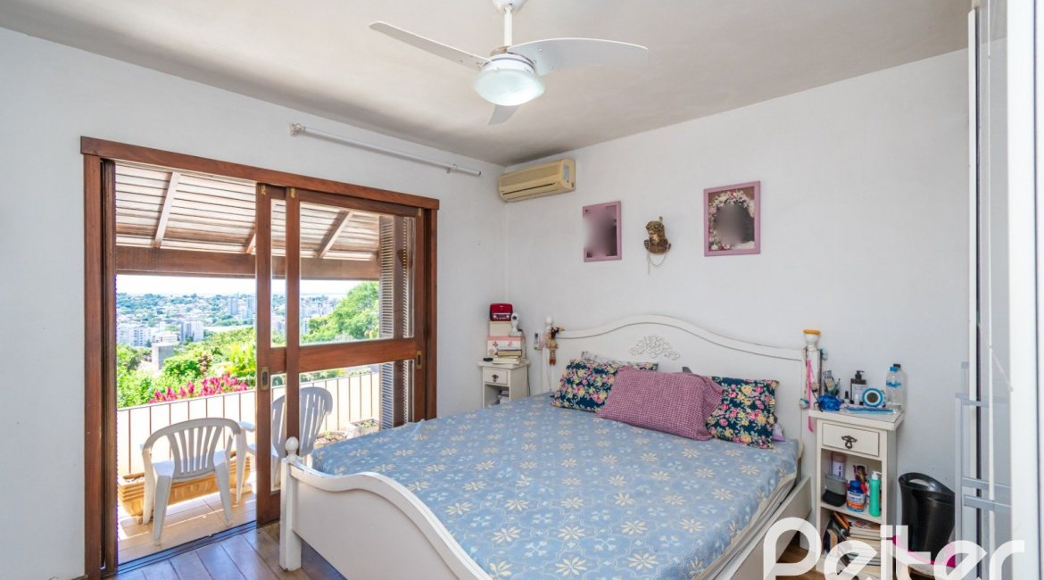 Casa à venda com 305m², 4 dormitórios, 2 suítes, 2 vagas, no bairro Sétimo Céu em Porto Alegre