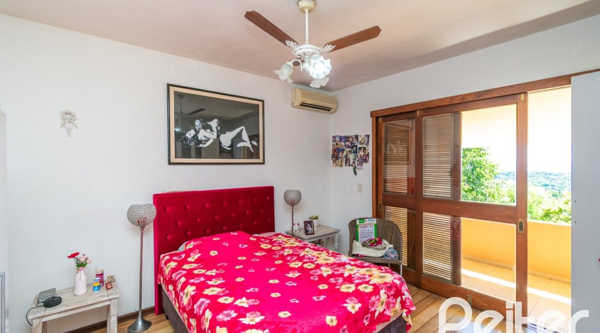 Casa à venda com 305m², 4 dormitórios, 2 suítes, 2 vagas, no bairro Sétimo Céu em Porto Alegre