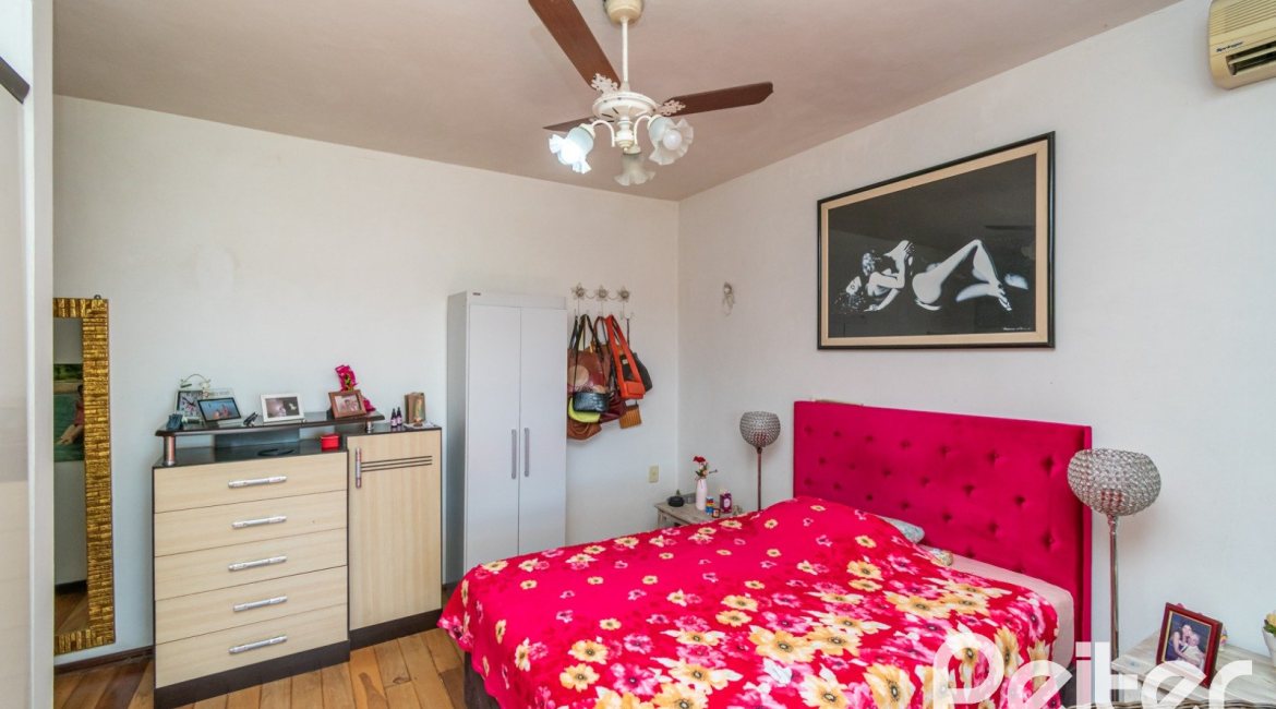 Casa à venda com 305m², 4 dormitórios, 2 suítes, 2 vagas, no bairro Sétimo Céu em Porto Alegre