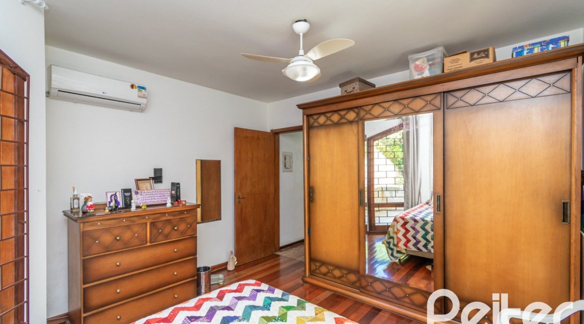 Casa à venda com 305m², 4 dormitórios, 2 suítes, 2 vagas, no bairro Sétimo Céu em Porto Alegre
