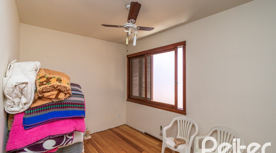 Casa à venda com 305m², 4 dormitórios, 2 suítes, 2 vagas, no bairro Sétimo Céu em Porto Alegre