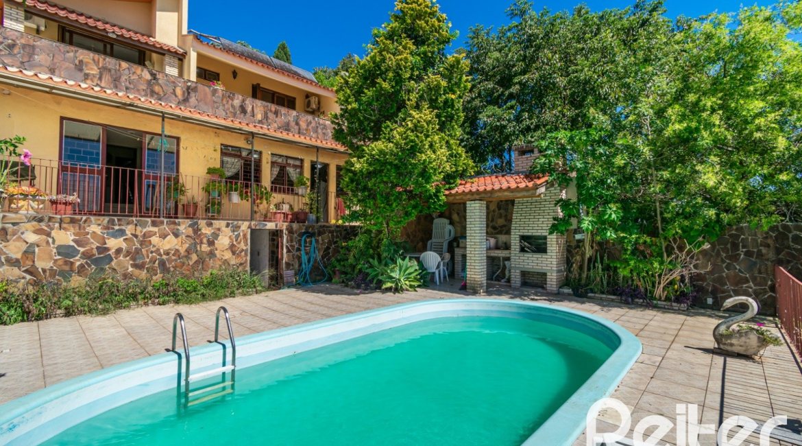 Casa à venda com 305m², 4 dormitórios, 2 suítes, 2 vagas, no bairro Sétimo Céu em Porto Alegre