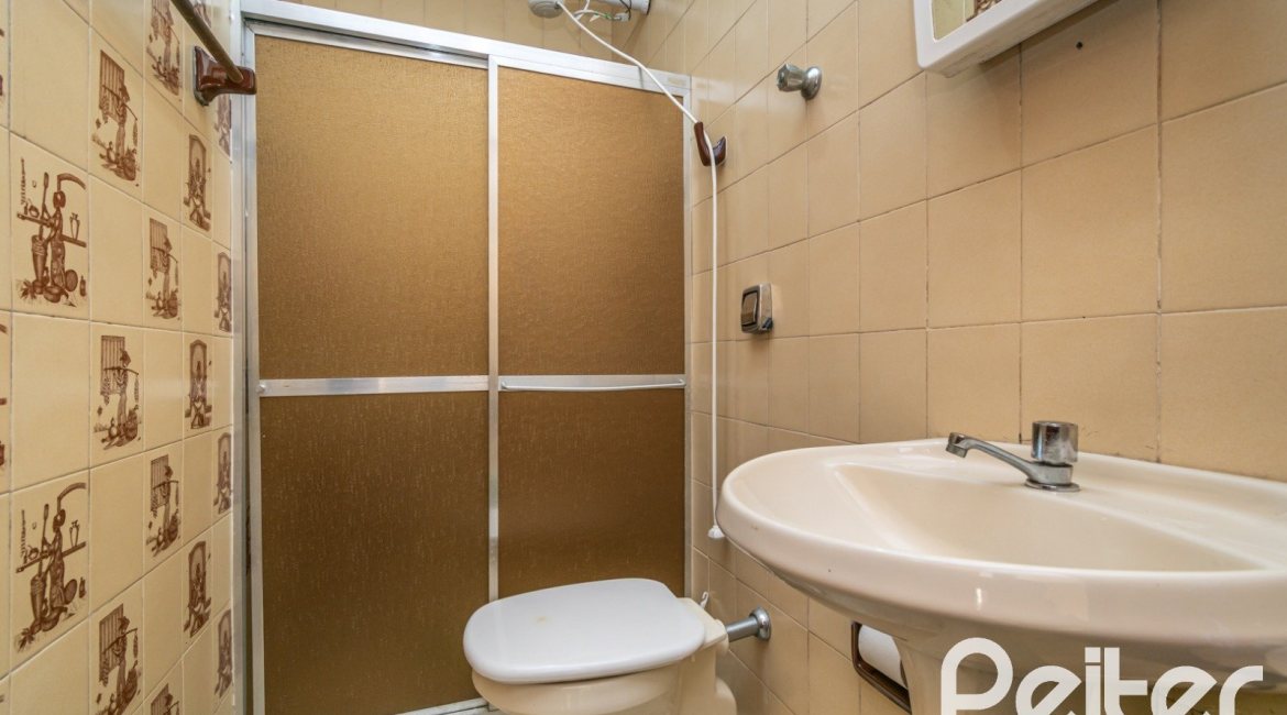 Casa à venda com 305m², 4 dormitórios, 2 suítes, 2 vagas, no bairro Sétimo Céu em Porto Alegre