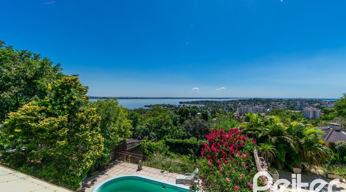 Casa à venda com 305m², 4 dormitórios, 2 suítes, 2 vagas, no bairro Sétimo Céu em Porto Alegre