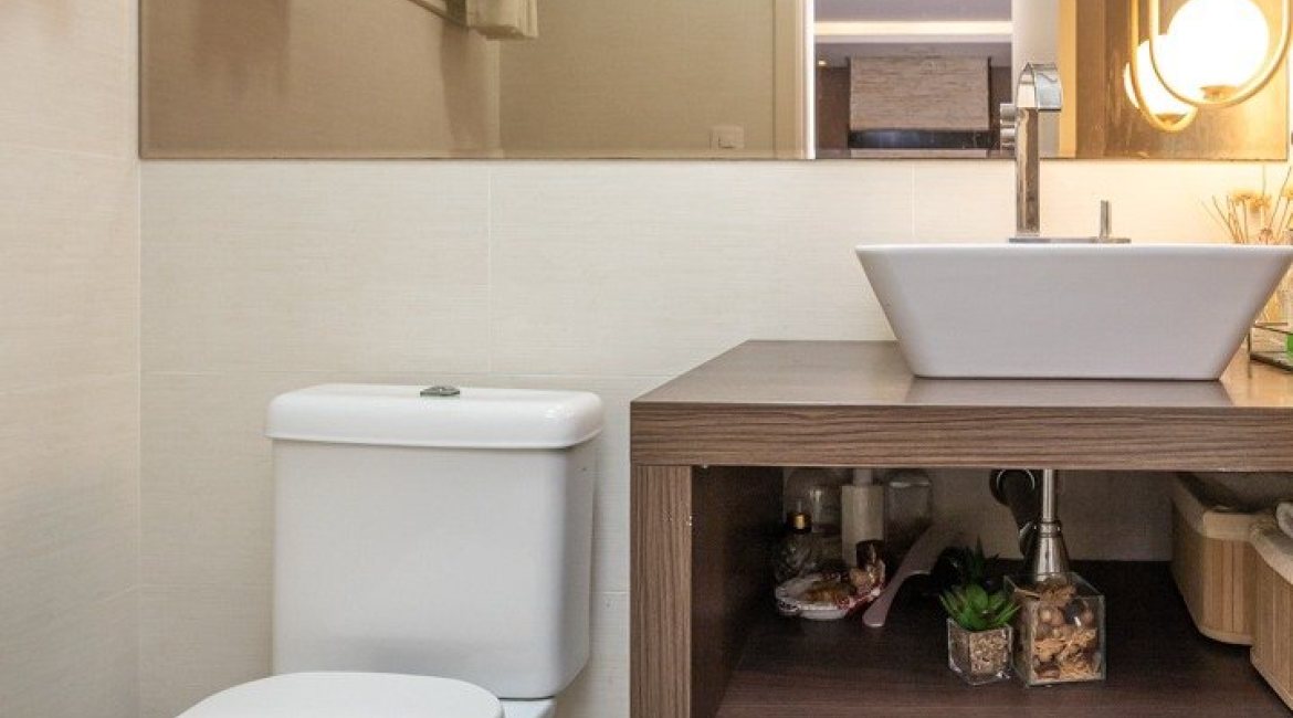 Casa à venda com 219m², 3 dormitórios, 1 suíte, 2 vagas, no bairro Tristeza em Porto Alegre