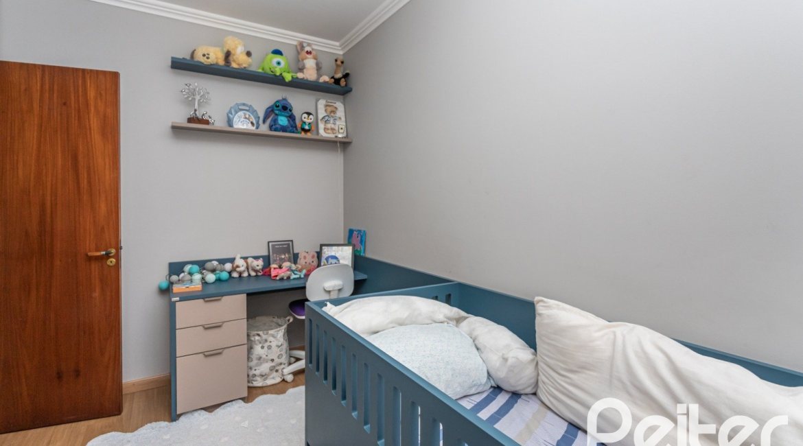 Casa à venda com 219m², 3 dormitórios, 1 suíte, 2 vagas, no bairro Tristeza em Porto Alegre