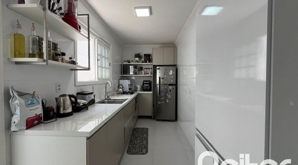 Apartamento à venda com 110m², 3 dormitórios, 1 suíte, 2 vagas, no bairro Menino Deus em Porto Alegre