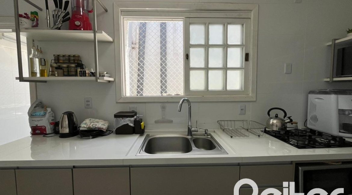 Apartamento à venda com 110m², 3 dormitórios, 1 suíte, 2 vagas, no bairro Menino Deus em Porto Alegre