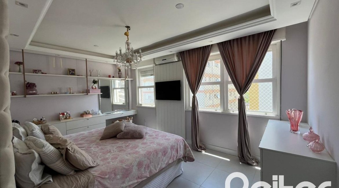 Apartamento à venda com 110m², 3 dormitórios, 1 suíte, 2 vagas, no bairro Menino Deus em Porto Alegre