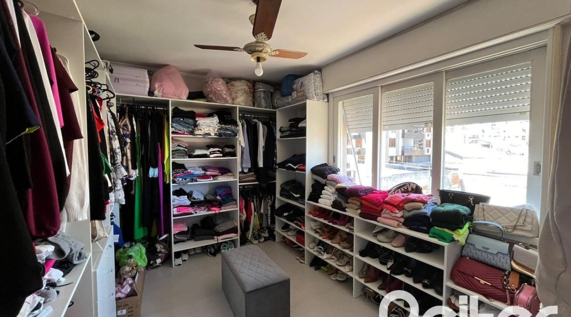 Apartamento à venda com 110m², 3 dormitórios, 1 suíte, 2 vagas, no bairro Menino Deus em Porto Alegre