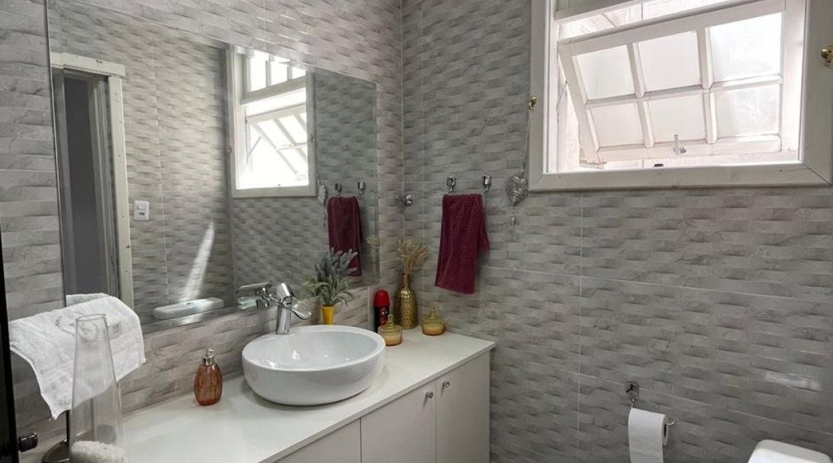 Apartamento à venda com 110m², 3 dormitórios, 1 suíte, 2 vagas, no bairro Menino Deus em Porto Alegre