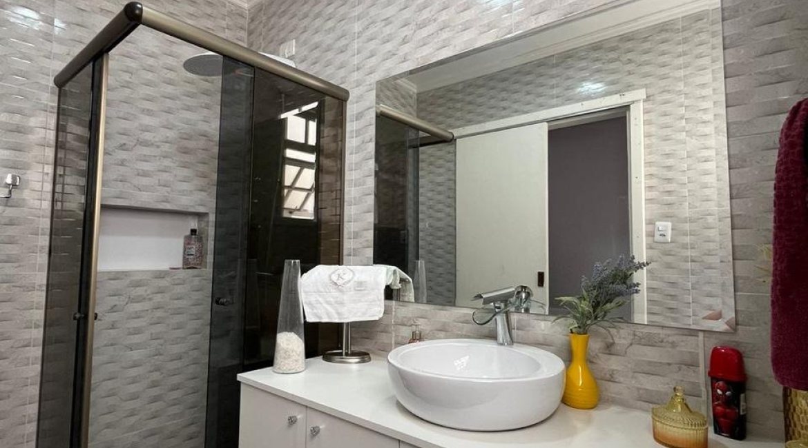 Apartamento à venda com 110m², 3 dormitórios, 1 suíte, 2 vagas, no bairro Menino Deus em Porto Alegre