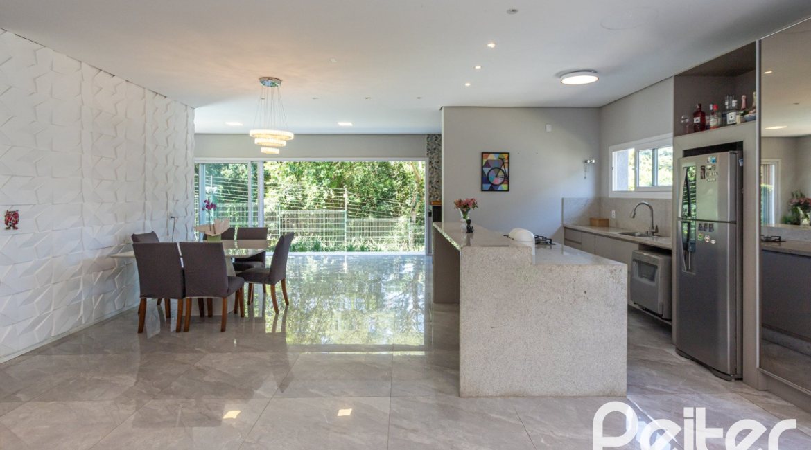 Casa em Condomínio à venda com 248m², 3 dormitórios, 2 suítes, 2 vagas, no bairro Alphaville em PORTO ALEGRE