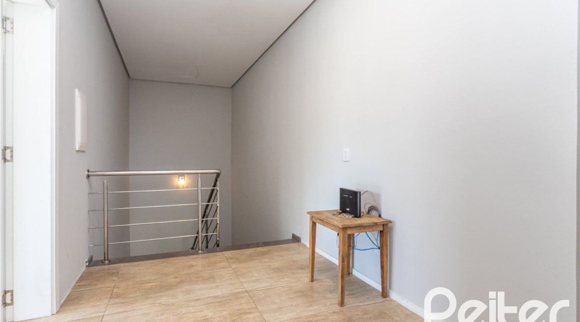 Casa em Condomínio à venda com 248m², 3 dormitórios, 2 suítes, 2 vagas, no bairro Alphaville em PORTO ALEGRE