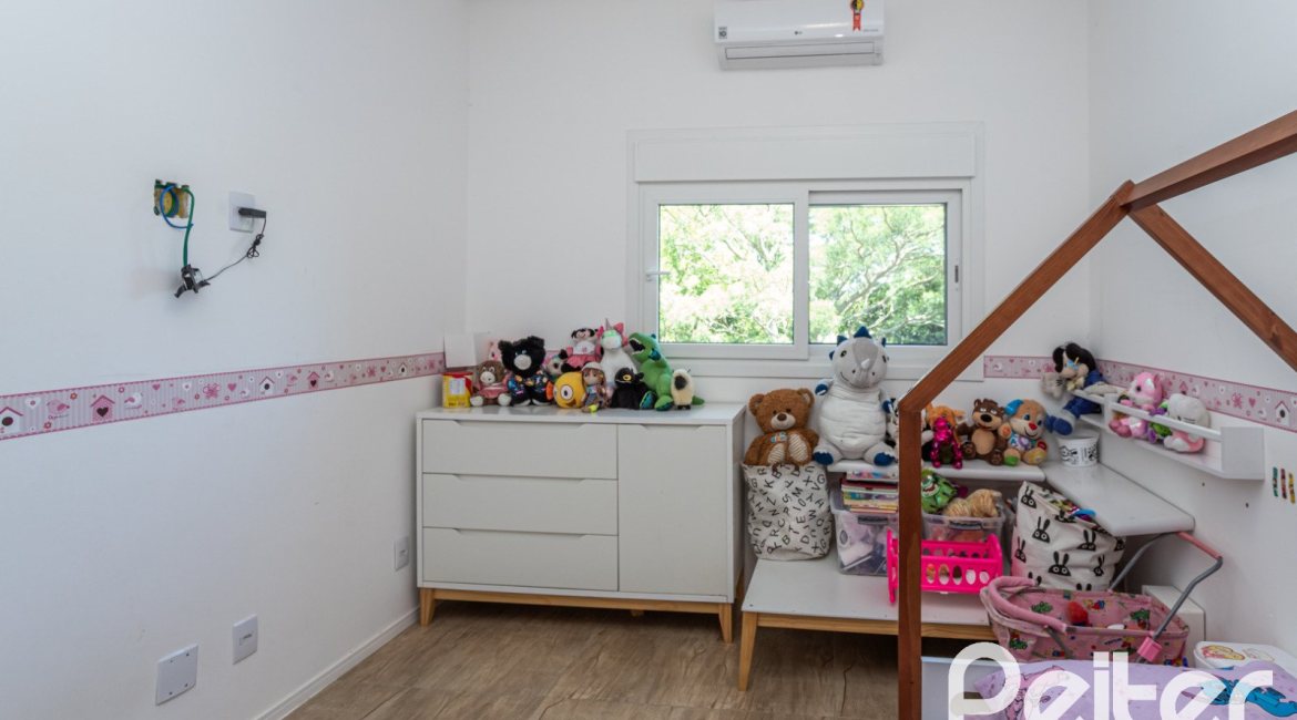 Casa em Condomínio à venda com 248m², 3 dormitórios, 2 suítes, 2 vagas, no bairro Alphaville em PORTO ALEGRE