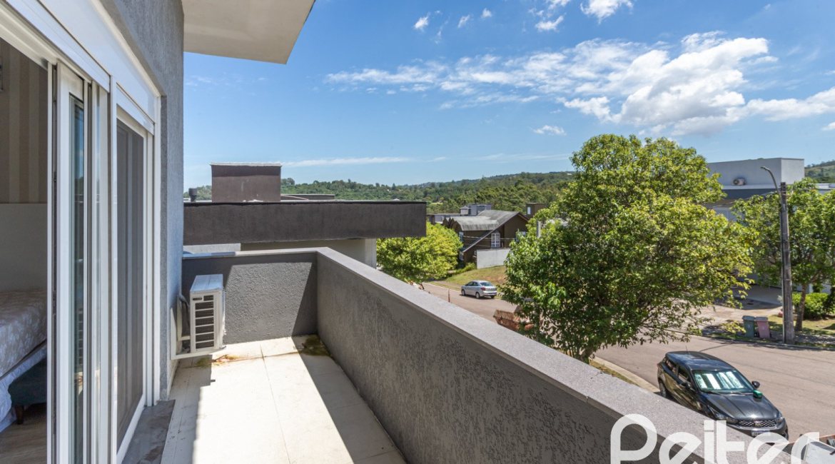 Casa em Condomínio à venda com 248m², 3 dormitórios, 2 suítes, 2 vagas, no bairro Alphaville em PORTO ALEGRE