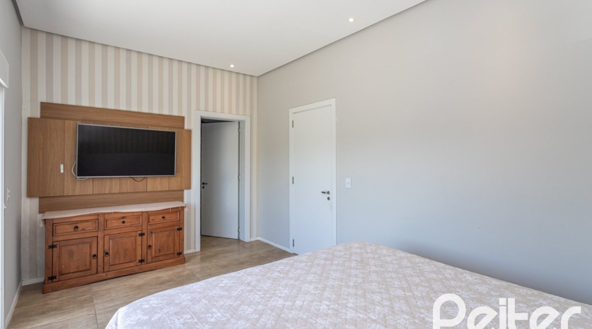 Casa em Condomínio à venda com 248m², 3 dormitórios, 2 suítes, 2 vagas, no bairro Alphaville em PORTO ALEGRE