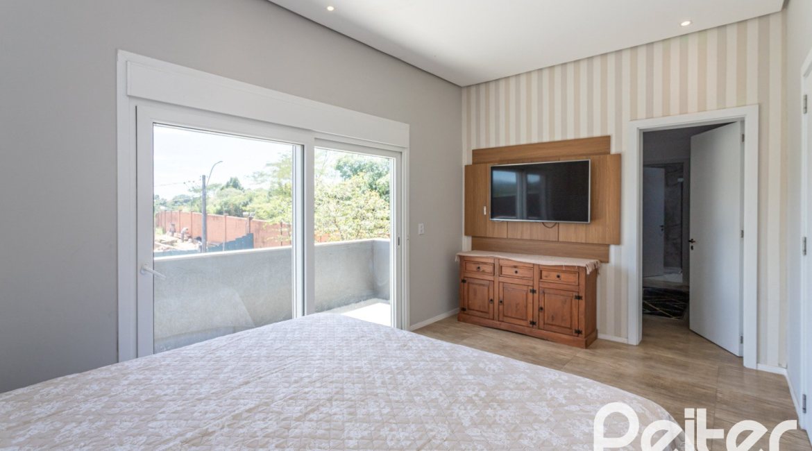 Casa em Condomínio à venda com 248m², 3 dormitórios, 2 suítes, 2 vagas, no bairro Alphaville em PORTO ALEGRE