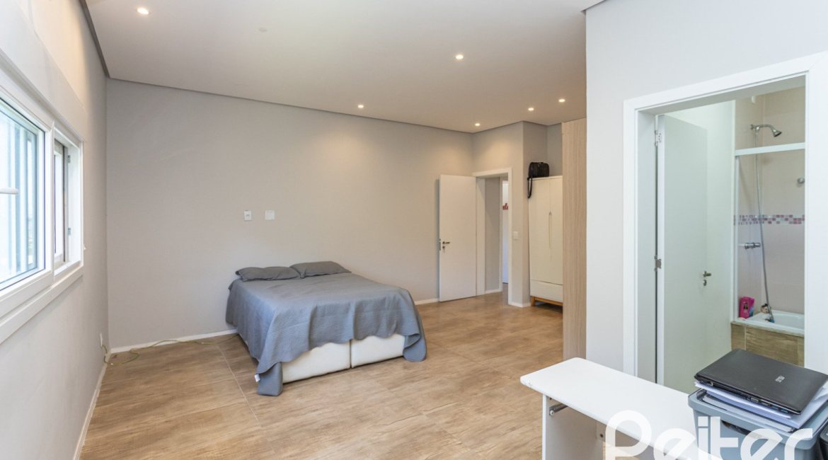 Casa em Condomínio à venda com 248m², 3 dormitórios, 2 suítes, 2 vagas, no bairro Alphaville em PORTO ALEGRE