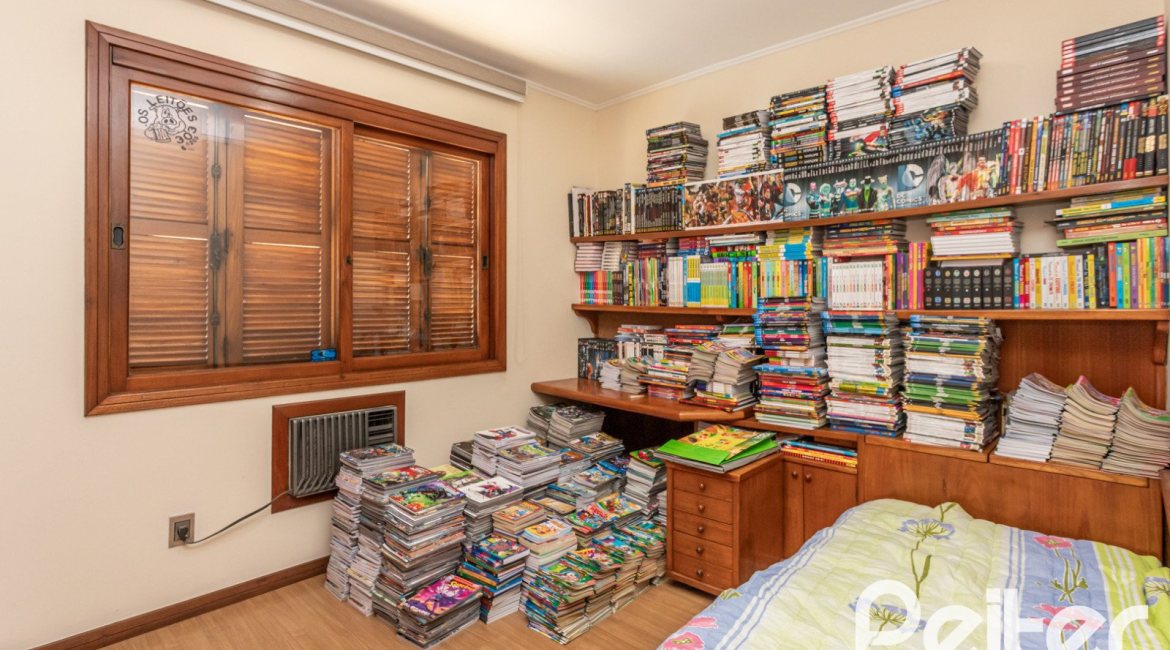 Casa à venda com 329m², 5 dormitórios, 3 suítes, 4 vagas, no bairro Vila Assunção em Porto Alegre