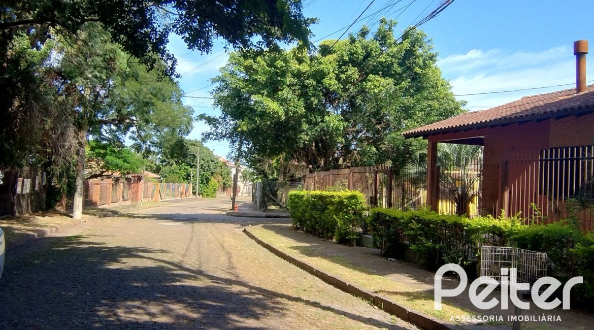 Terreno à venda com 1035m², no bairro Guaruja em Porto Alegre