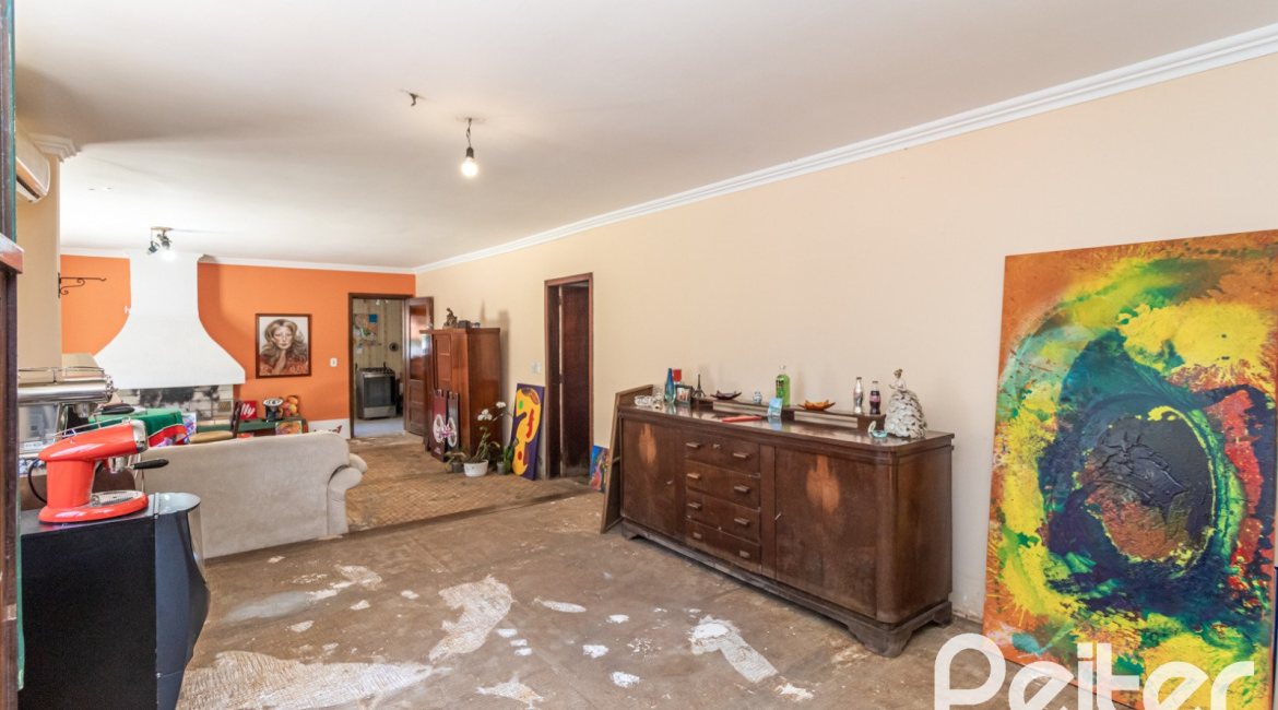 Casa à venda com 215m², 3 dormitórios, 1 suíte, 4 vagas, no bairro Tristeza em Porto Alegre