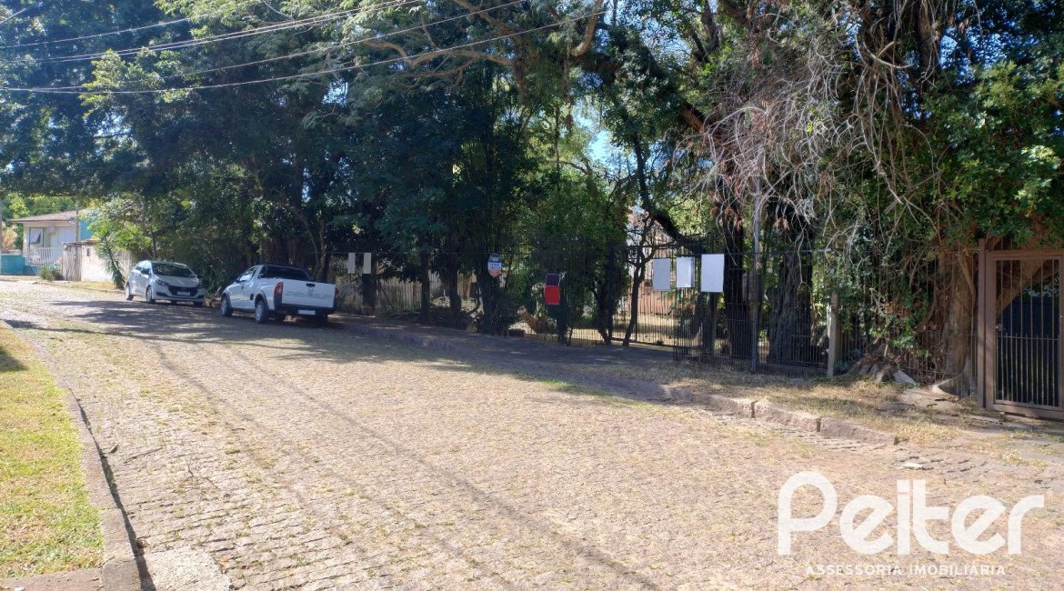 Terreno à venda com 588m², no bairro Guarujá em Porto Alegre