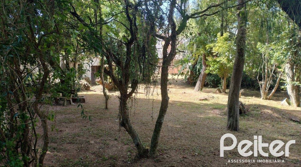 Terreno à venda com 588m², no bairro Guarujá em Porto Alegre