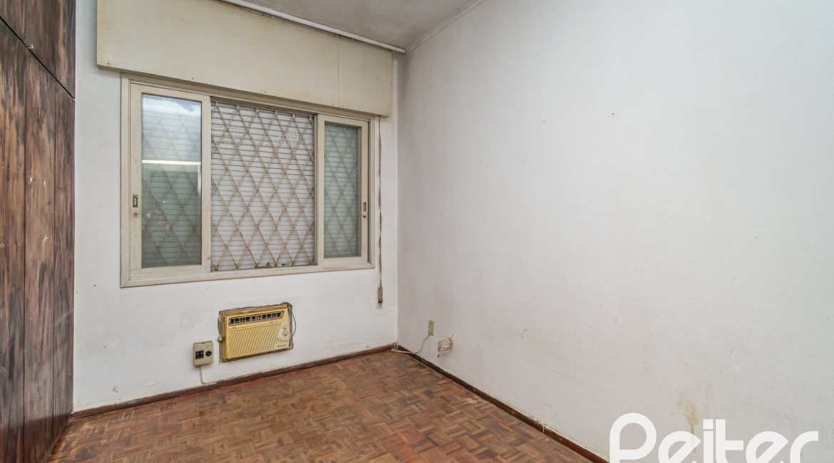 Casa à venda com 183m², 2 dormitórios, 1 vaga, no bairro Vila Assunção em Porto Alegre