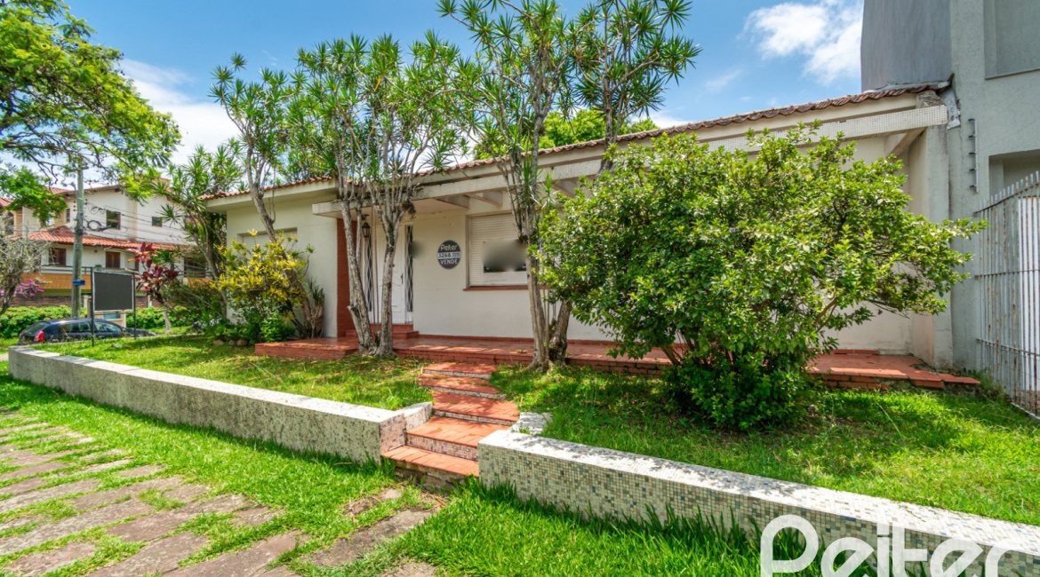 Casa à venda com 183m², 2 dormitórios, 1 vaga, no bairro Vila Assunção em Porto Alegre