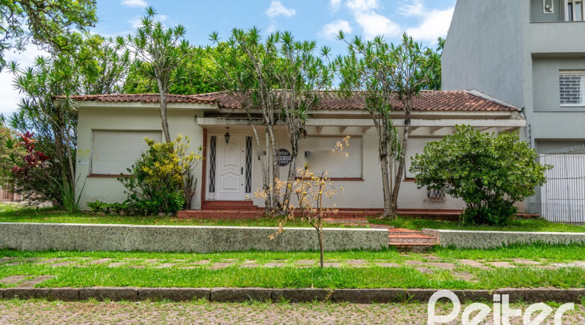 Casa à venda com 183m², 2 dormitórios, 1 vaga, no bairro Vila Assunção em Porto Alegre