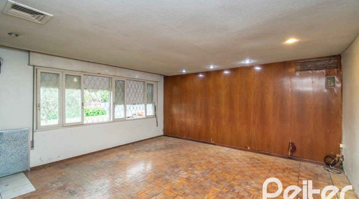 Casa à venda com 183m², 2 dormitórios, 1 vaga, no bairro Vila Assunção em Porto Alegre