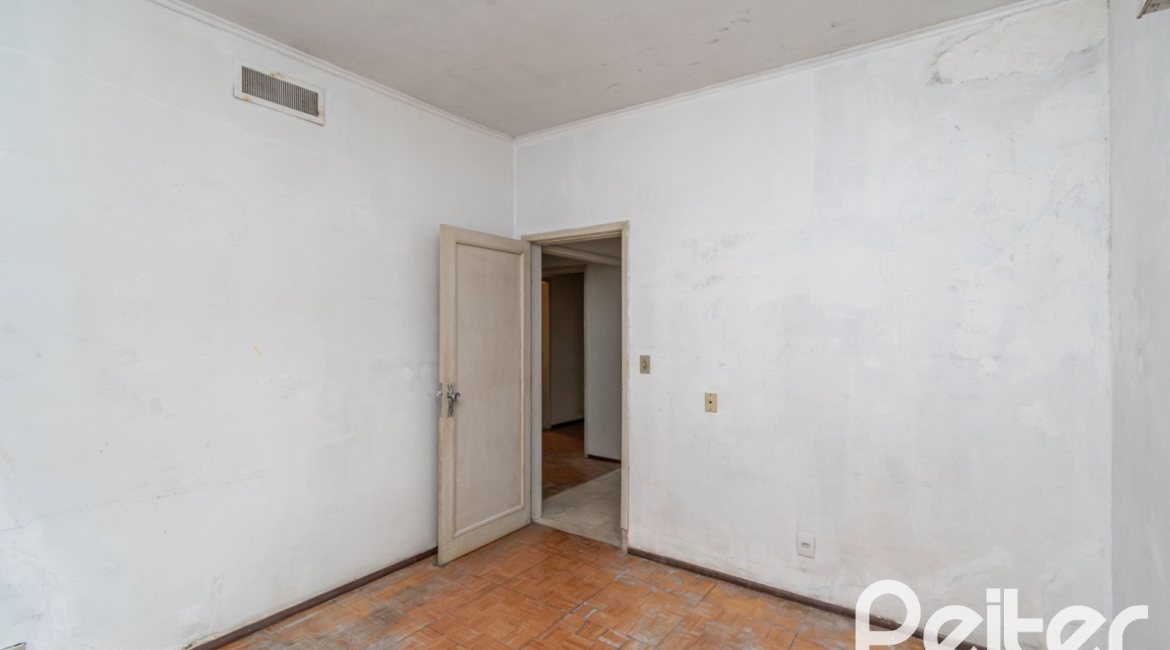 Casa à venda com 183m², 2 dormitórios, 1 vaga, no bairro Vila Assunção em Porto Alegre